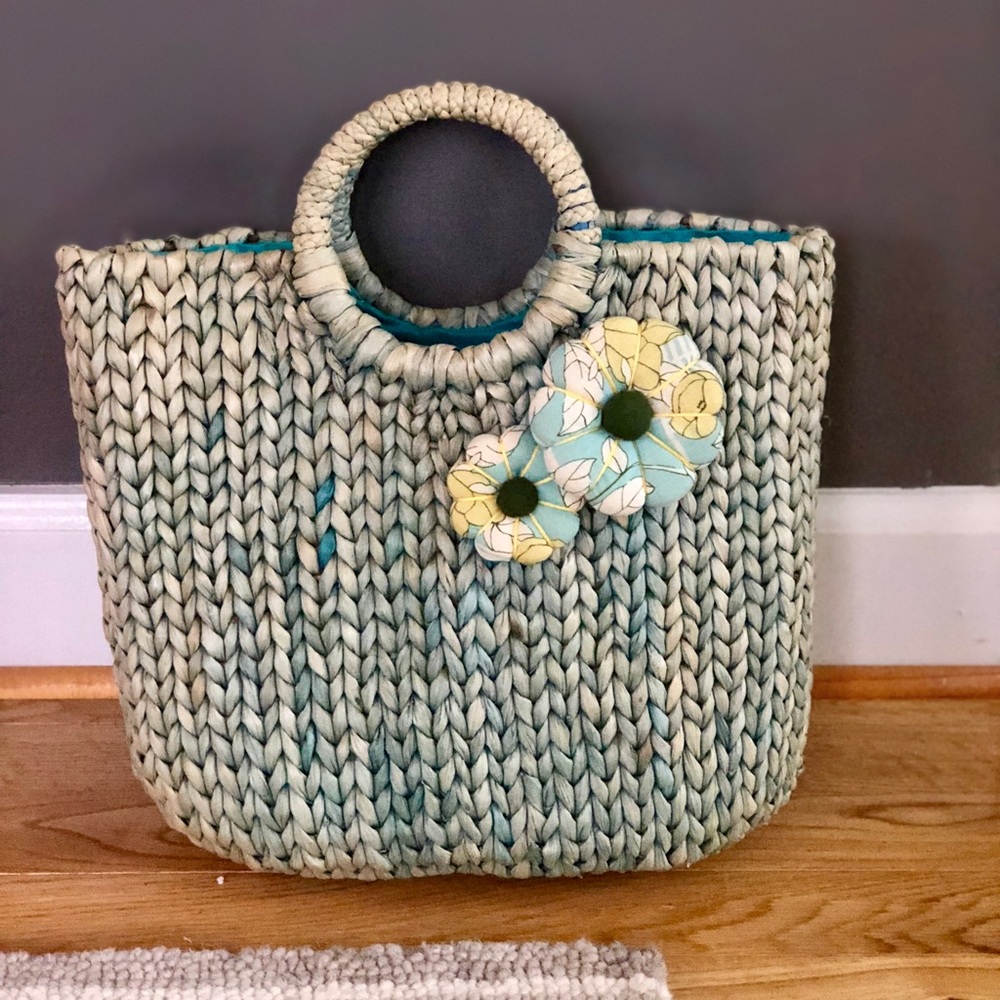 BRAND NEW Woven & Lined Summer Handbag w/Flowers